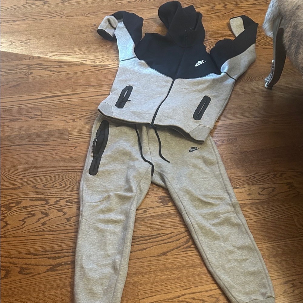 Nike Black and Gray Athletic Set use one time